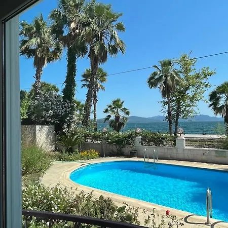 Goele Manzarali Bahceli Havuzlu Apartmán *